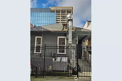 4332 University Way NE #A, Seattle, WA 98105 - Photo 1