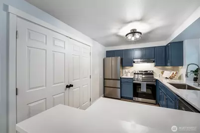 10016 NE 120th Lane #F103, Kirkland, WA 98034 - Photo 13