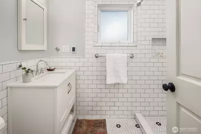 2827 40th Avenue W, Seattle, WA 98199 - Photo 17