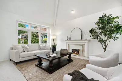 2138 221st Place NE, Sammamish, WA 98074 - Photo 3