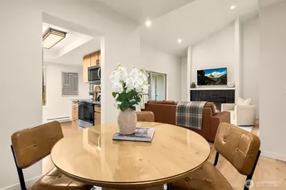 4707 W Lake Sammamish Parkway SE #d304, Issaquah, WA 98027 - Photo 5