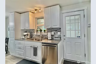 9521 Sharon Drive, Everett, WA 98204 - Photo 7