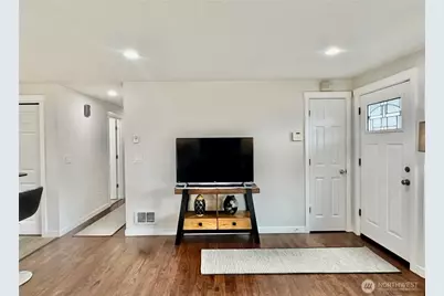 9521 Sharon Drive, Everett, WA 98204 - Photo 13