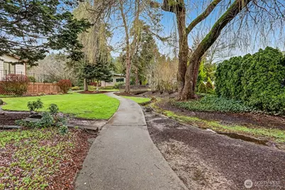 23812 Lake Drive E, Bothell, WA 98021 - Photo 39