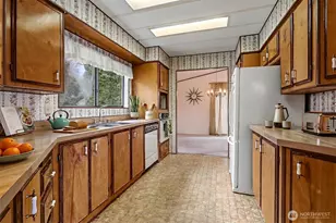 23812 Lake Dr E, Bothell, WA 98021 - Photo 19