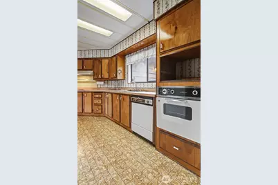 23812 Lake Drive E, Bothell, WA 98021 - Photo 21