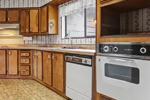 23812 Lake Dr E, Bothell, WA 98021 - Photo 21