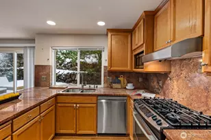 8218 126th Pl SE, Newcastle, WA 98056 - Photo 9