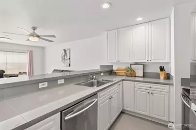 321 10th Avenue S #705, Seattle, WA 98104 - Photo 13