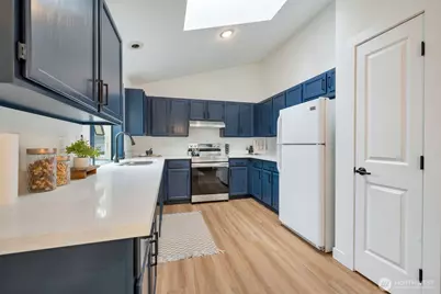 953 Field Avenue NE, Renton, WA 98059 - Photo 9