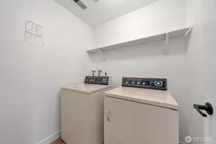 953 Field Ave NE, Renton, WA 98059 - Photo 13