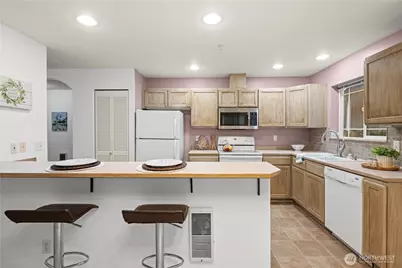 10025 9th Avenue W #D201, Everett, WA 98204 - Photo 3