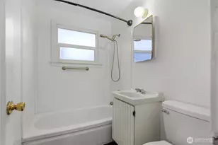 833 E Marine View Dr, Everett, WA 98201 - Photo 17