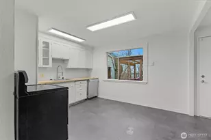 833 E Marine View Dr, Everett, WA 98201 - Photo 11