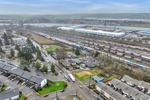 833 E Marine View Dr, Everett, WA 98201 - Photo 35