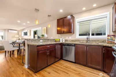 932 N 96th Street, Seattle, WA 98103 - Photo 9