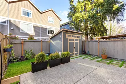 932 N 96th Street, Seattle, WA 98103 - Photo 3