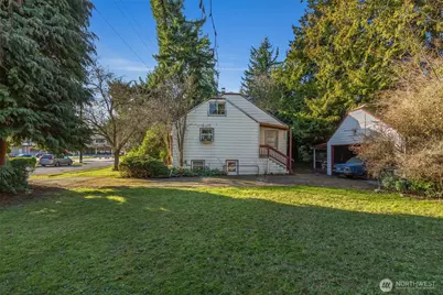 104 NE 120th Street, Seattle, WA 98125 - Photo 9