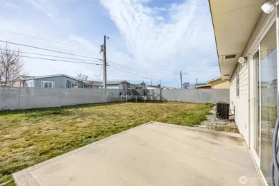 1215 Lowry St, Moses Lake, WA 98837 - Photo 25