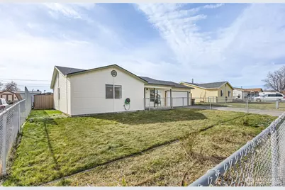 1215 Lowry St, Moses Lake, WA 98837 - Photo 3