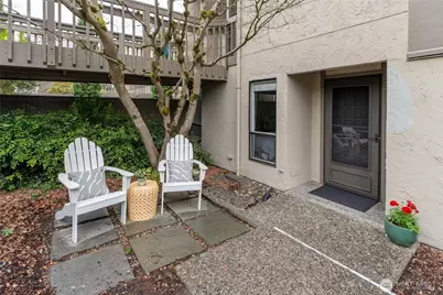 6536 Park Point Lane NE, Seattle, WA 98115 - Photo 1