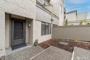 6536 Park Point Ln NE, Seattle, WA 98115 - Photo 25