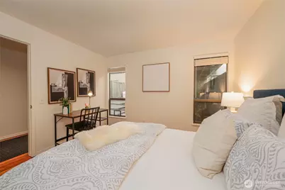 6536 Park Point Lane NE, Seattle, WA 98115 - Photo 17