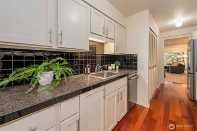 6536 Park Point Lane NE, Seattle, WA 98115 - Photo 9