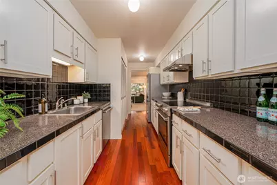 6536 Park Point Lane NE, Seattle, WA 98115 - Photo 7