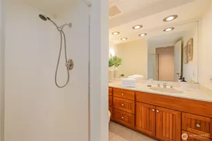 6536 Park Point Ln NE, Seattle, WA 98115 - Photo 19