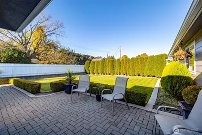 733 Maple Avenue, La Conner, WA 98257 - Photo 3