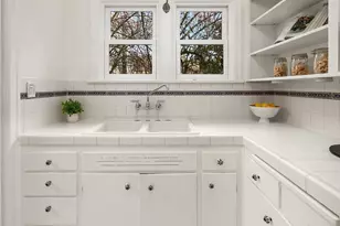 411 Boylston Ave E, Seattle, WA 98102 - Photo 17