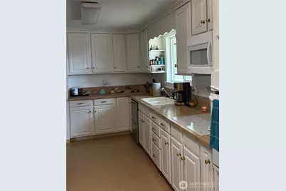 13815 Park Avenue S, Tacoma, WA 98444 - Photo 3