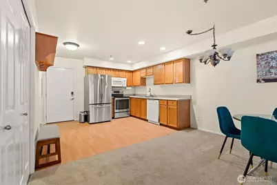 7912 170th Avenue NE #204, Redmond, WA 98052 - Photo 3