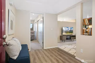 9009 Avondale Road NE, Redmond, WA 98052 - Photo 3