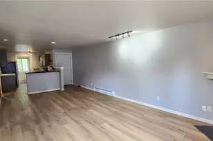 718 Kirkland Cir, Kirkland, WA 98033 - Photo 3