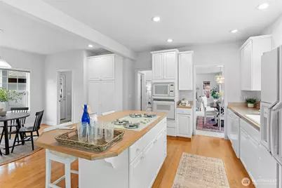 919 Cherry Avenue NE, Bainbridge Island, WA 98110 - Photo 9