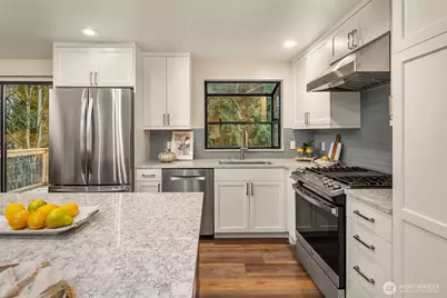 10621 NE 133rd Place, Kirkland, WA 98034 - Photo 11