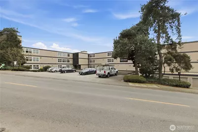 2253 Gilman Drive W #105, Seattle, WA 98119 - Photo 37