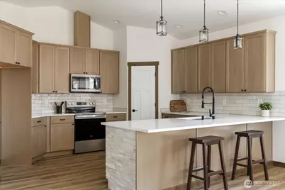 900 NW Shire Street, Oak Harbor, WA 98277 - Photo 7