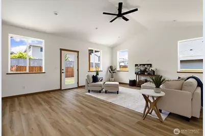 900 NW Shire Street, Oak Harbor, WA 98277 - Photo 5