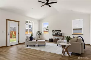 900 NW Shire St, Oak Harbor, WA 98277 - Photo 3