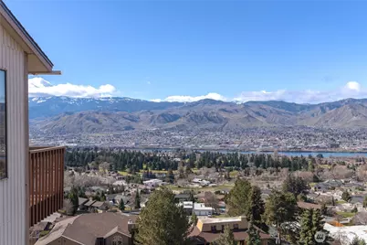624 Daniels Drive NE, East Wenatchee, WA 98802 - Photo 1