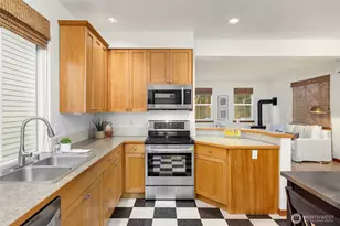 300 Wyatt Way NE, Bainbridge Island, WA 98110 - Photo 15