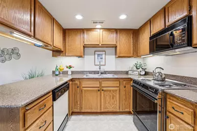 3935 226th Place SE #207, Issaquah, WA 98029 - Photo 5