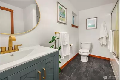 9418 Fremont Avenue N, Seattle, WA 98103 - Photo 17