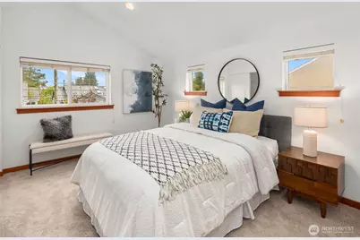 9418 Fremont Avenue N, Seattle, WA 98103 - Photo 13