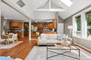 7139 NE Dolphin Dr, Bainbridge Island, WA 98110 - Photo 9