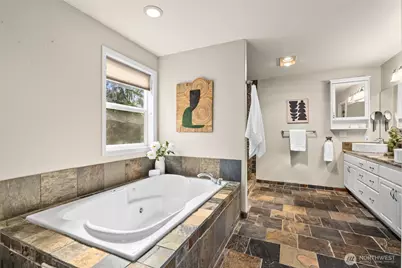 7139 NE Dolphin Drive, Bainbridge Island, WA 98110 - Photo 17