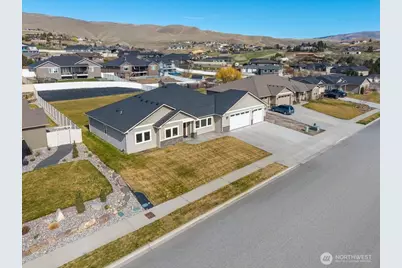 819 Autumn Crest Drive, Wenatchee, WA 98801 - Photo 9